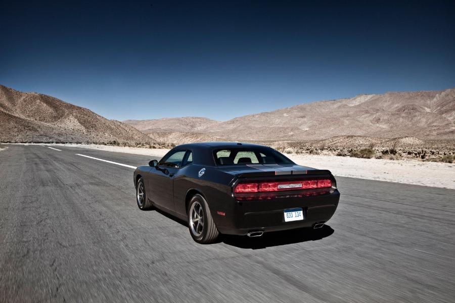  Dodge Challenger R/T 2011 года  (фото 17 из 28)